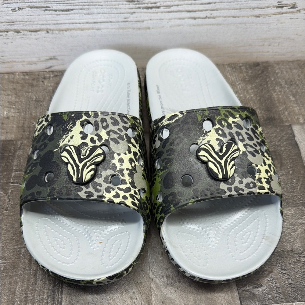 Disney Animal Kingdom Sandals Crocs Cheetah Camo M8/W10 - Picture 2 of 5